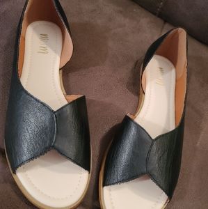 Womens size 9 black slip on shoe
